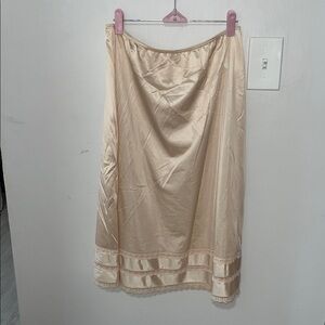 Vintage Sears Light Beige Satin “The Doesn’t Slip” Slip Skirt Large